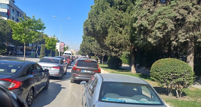 Hafta Sonu Sıcağı Yollarda Trafik Yoğunluğu Yarattı