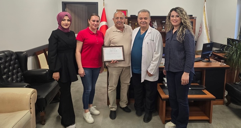 Balıkesir Devlet Hastanesi’nde Vefa Dolu Veda: 35 Yıllık Hekime Anlamlı Uğurlama