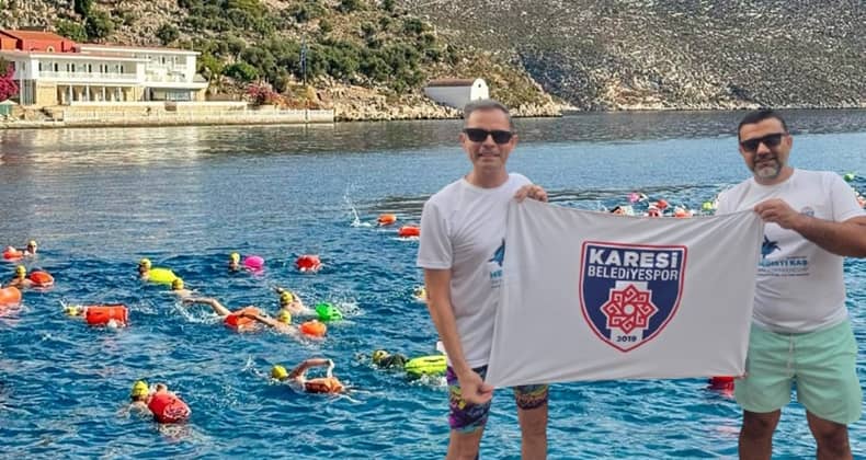 Karesi Belediyesporlu yüzücüler Akdeniz'de kulaç attı
