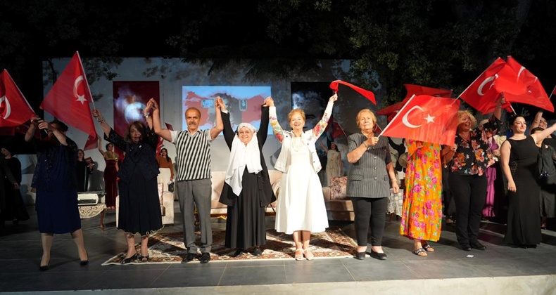 Burhaniye’de ‘Zamansız Kadınlar’ Büyüledi