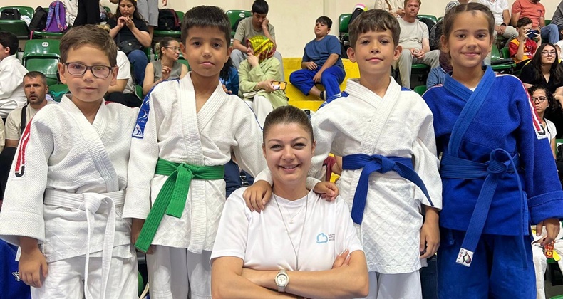 Büyükşehir’in sporcuları madalyaları topladı
