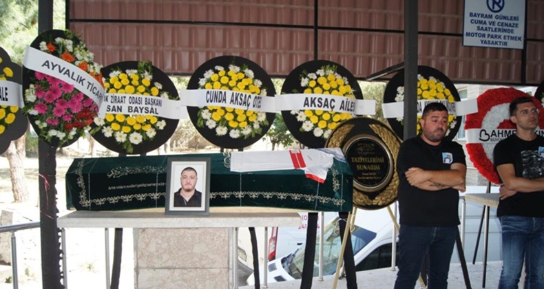 Ayvalık’ta genç iş insanı Murat Ustalı gözyaşlarıyla son yolculuğuna uğurlandı