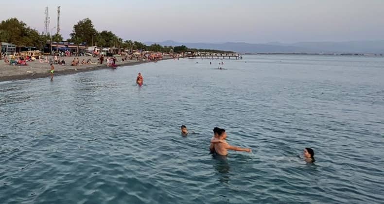 Balıkesir kıyılarında deniz suyu sıcaklıkları üşütüyor: Tatilciler dikkat!