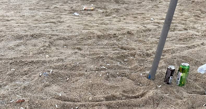 Balıkesir sahillerindeki atıklar tepki çekiyor