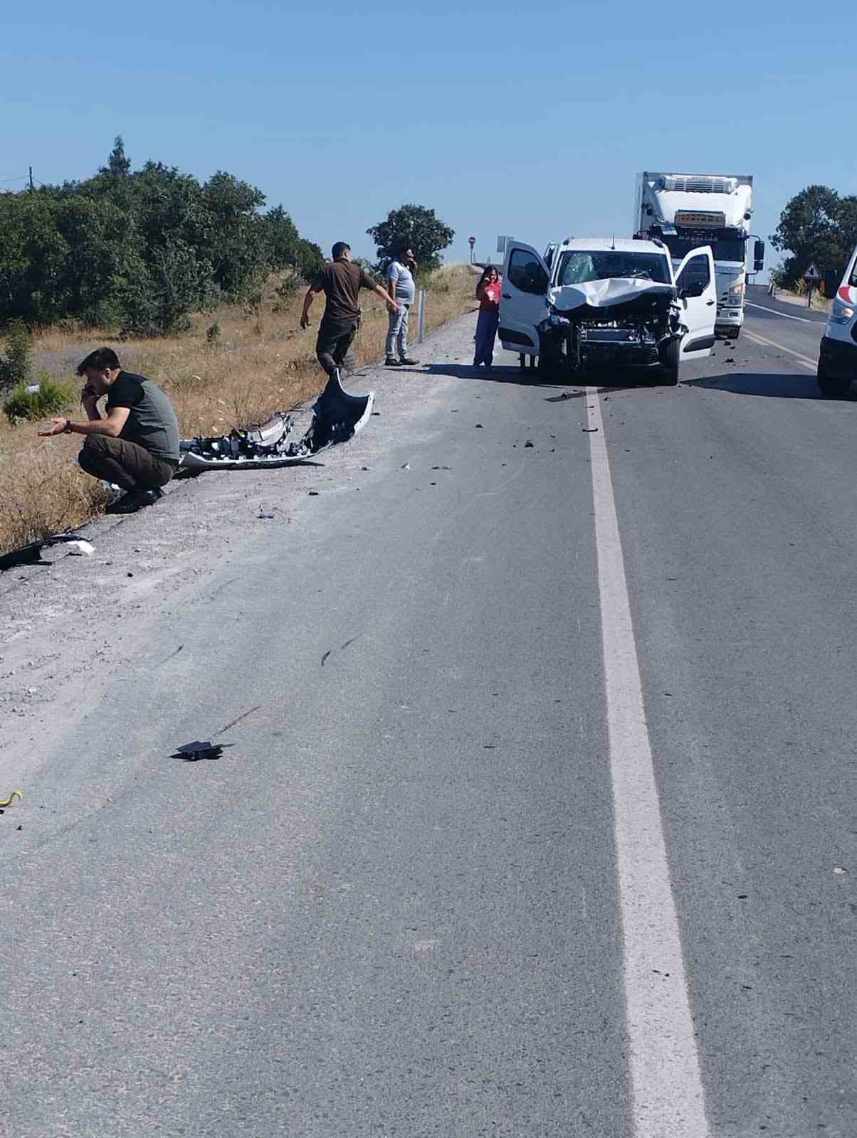 Balya’da araç ineğe çarptı