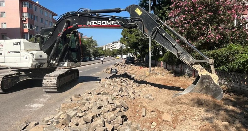 Bandırma’da kaldırım düzenleme çalışmaları başladı