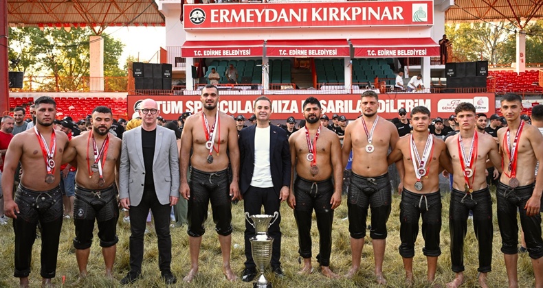 Kurtdereli’nin Torunları Başkan Akın’la Zirveye Yürüyor