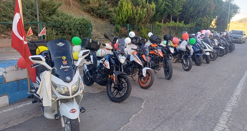 Balıkesir Yıldızlar Motosiklet Grubu’ndan Unutulmaz Gelin Alma Konvoyu