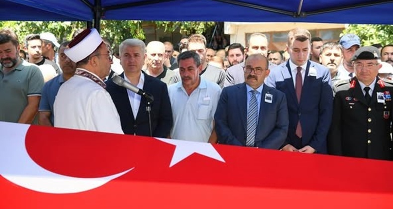 Genç astsubay memleketi Sındırgı’da son yolculuğuna uğurlandı