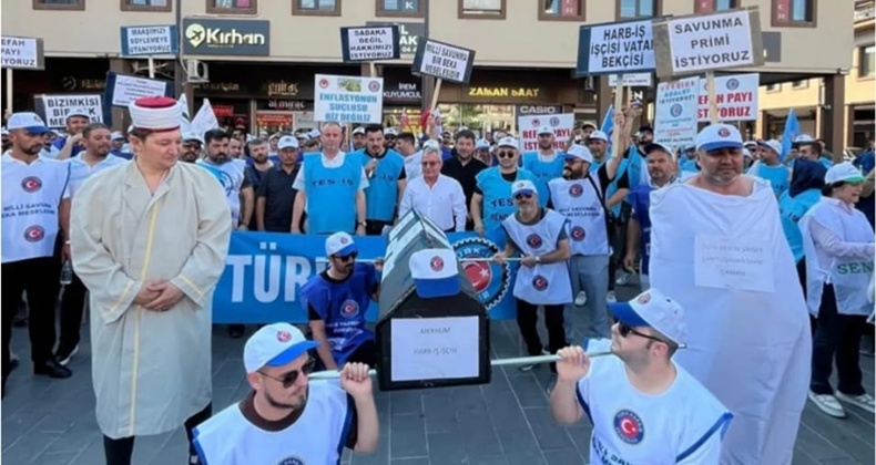 Balıkesir’de İşçilerden Düşük Zamma Karşı Dramatik Protesto: Tabut Taşıdılar, Kefen Giydiler