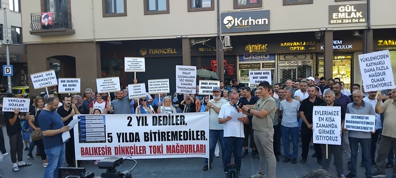 Balıkesir’de TOKİ Mağdurları Seslerini Duyurmak İçin Meydandaydı