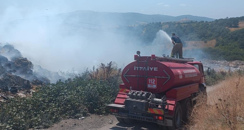 Susurluk’ta çöplük alanda çıkan yangına müdahale edildi