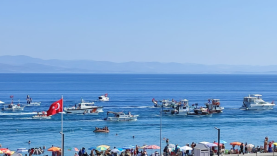 30 Ağustos’ta Denizde Coşku: Sahil Güvenlik ve Tekneler Halkı Selamladı