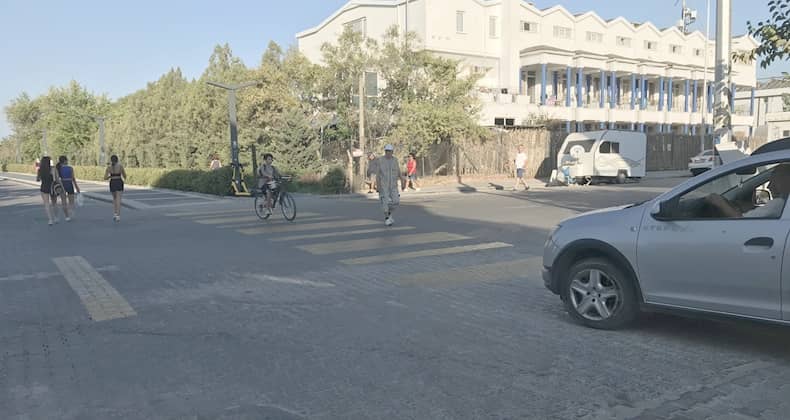 Altınkum’da tartışma yaratan yaya geçidi çözüm bekliyor