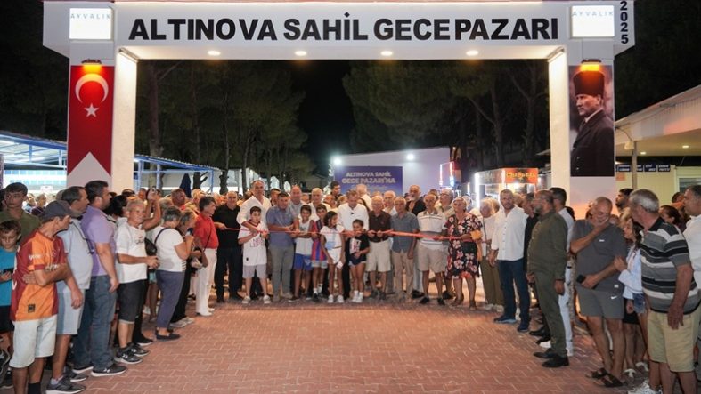 Altınova Sahil Gece Pazarı Yenilenen Yüzüyle Kapılarını Açtı