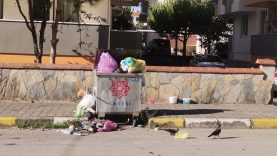 Balıkesir Karesi’de Çöp Konteynerleri Taştı, Vatandaşlar Tepkili