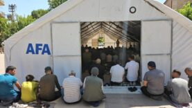 Balıkesir’de deprem bölgesinde cuma namazı çadırlarda eda edildi