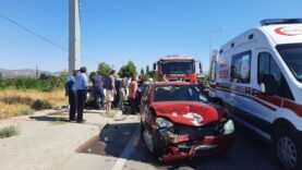 Balıkesir’de önde giden otomobile arkadan gelen araç çarptı: 1 yaralı