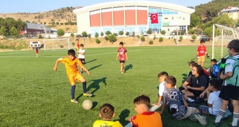 Balıkesir’de saha tercihleri sporcu sağlığı açısından tartışılıyor