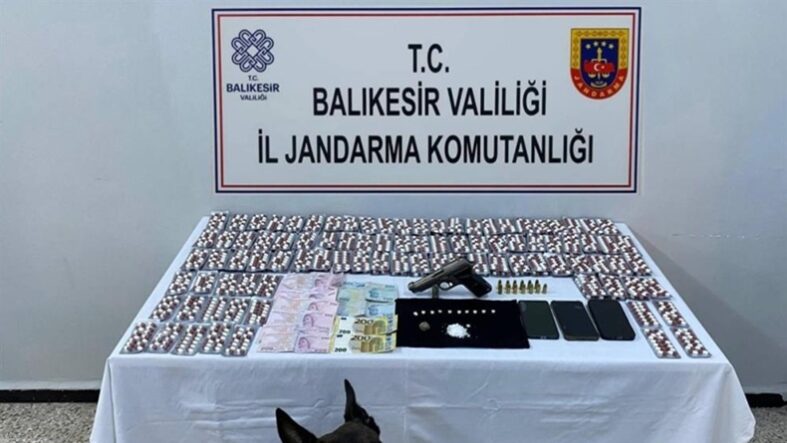 Balıkesir'de uyuşturucu çetesine şafak operasyonu 5 gözaltı