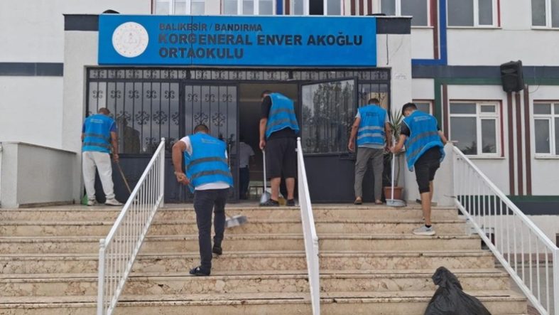 Balıkesir'deki okullar el birliğiyle yenilendi