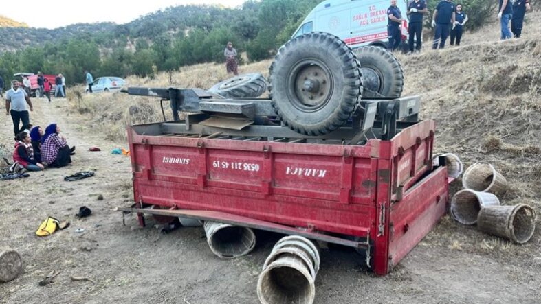Balıkesir’in Sındırgı ilçesinde traktör faciası 1 ölü, 4 yaralı