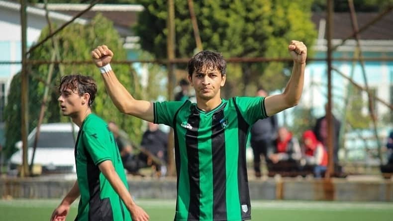 Nesine 3. Lig 4. Grup ekiplerinden Nev Sağlık Grubu Balıkesirspor,