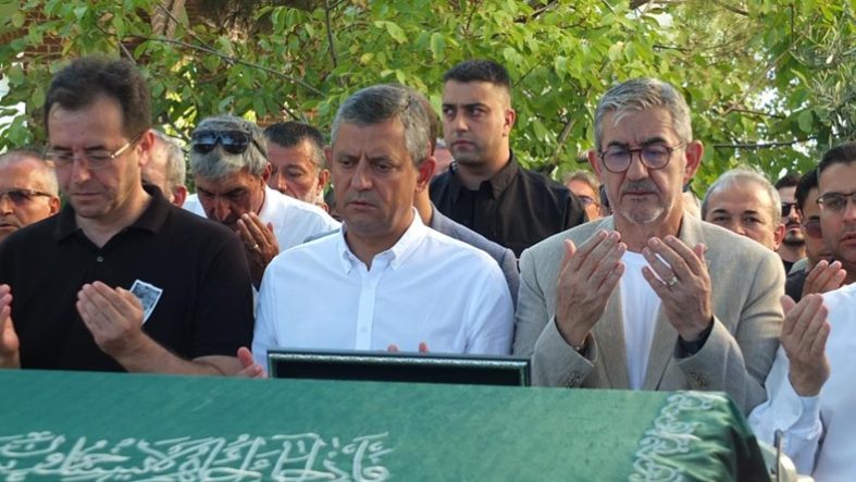 CHP Genel Başkanı Özel, Balıkesir'de cenaze törenine katıldı
