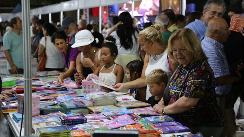 Edremit, Yedinci Kitap Fuarıyla Binlerce Kitapseveri Ağırlıyor
