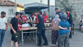Sındırgı’daki depremzedelere Kızılay desteği