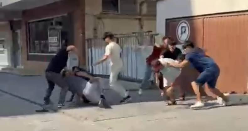 Sokak ortasındaki kavga kamerada