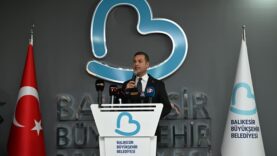 Başkan Akın, depremle mücadele çalışmalarını gazetecilere aktardı