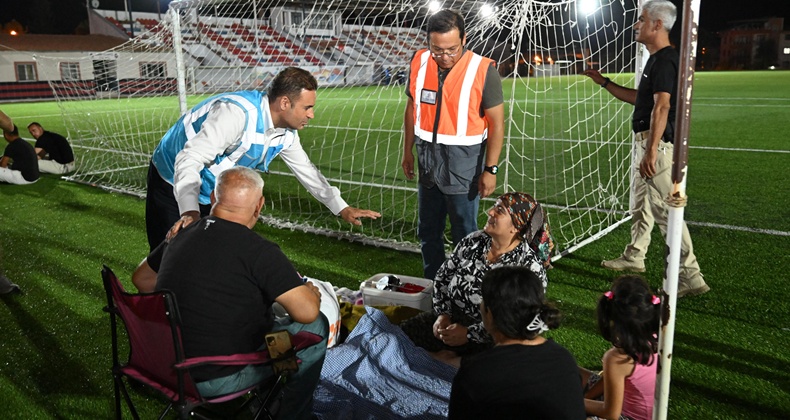 Balıkesir Büyükşehir 192 araç ve 516 personelle deprem bölgesinde