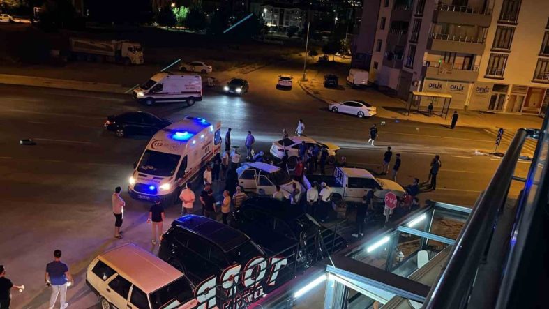 Elazığ’da zincirleme trafik kazası: 4 yaralı