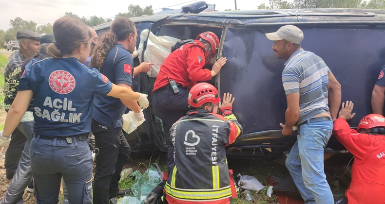 Havran’da Korkutan Kaza! Sürücü Araçta Sıkıştı