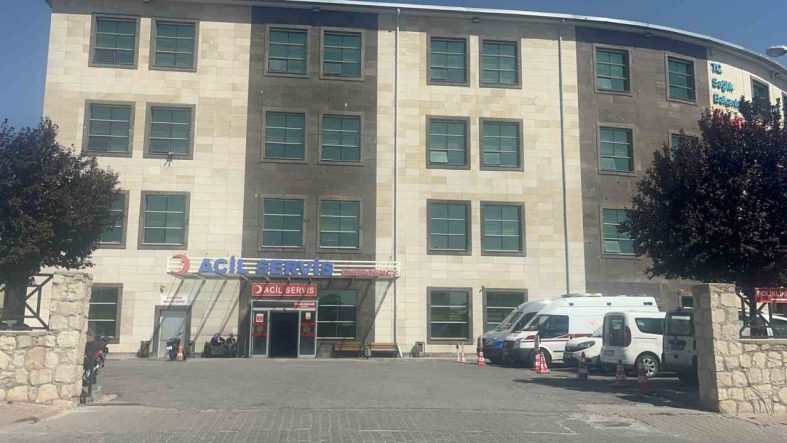 Kızılırmak’a giren 3 genç boğulma tehlikesi geçirdi