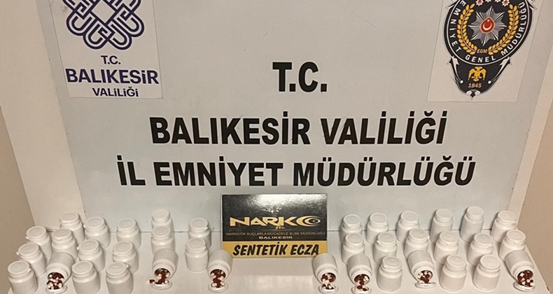 Balıkesir’de Uyuşturucu Operasyonu: 5 Bin 200 Sentetik Ecza Hap ve Kokain Ele Geçirildi