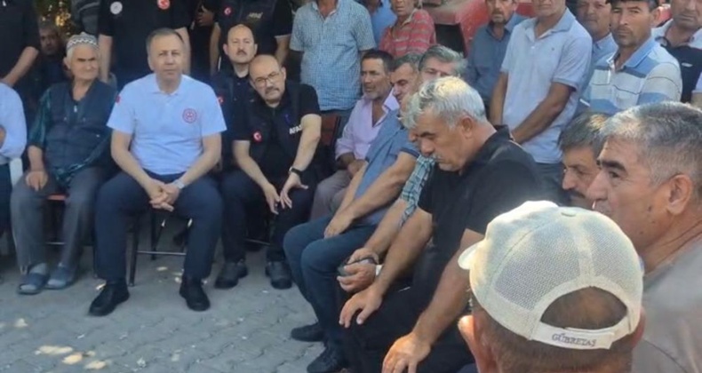 Bakan Ali Yerlikaya, Sındırgı’da depremden etkilenen köyleri ziyaret etti