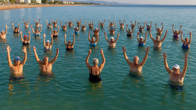 Ayvalık’ta Sağlıklı Yaşamın Yeni Trendi: Denizin İçinde Spor