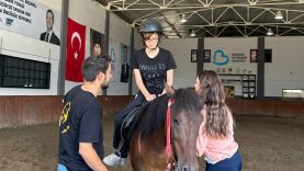 Balıkesir Büyükşehir 65 özel bireyi hipoterapiyle buluşturdu