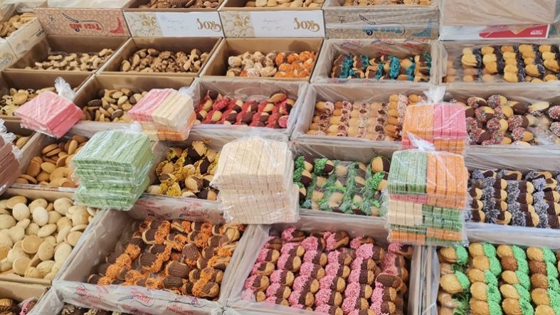 Balıkesir Pazarlarında Nostalji Çocukluğumuzun Rengârenk Bisküvileri Hâlâ Tezgâhlarda