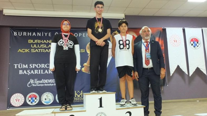 Balıkesir’de Burhaniye Ören Uluslararası Açık Satranç Turnuvası sona erdi