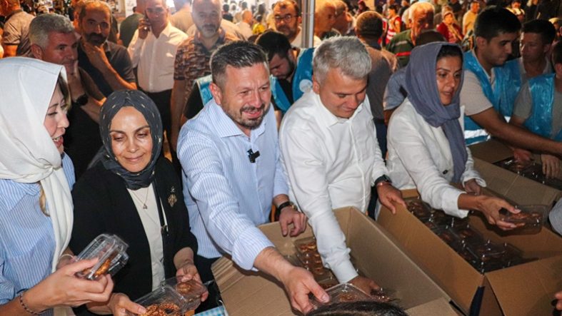 Balıkesir'de Mevlid Kandili’nde Zağnos Paşa Camii’nde Buluşma