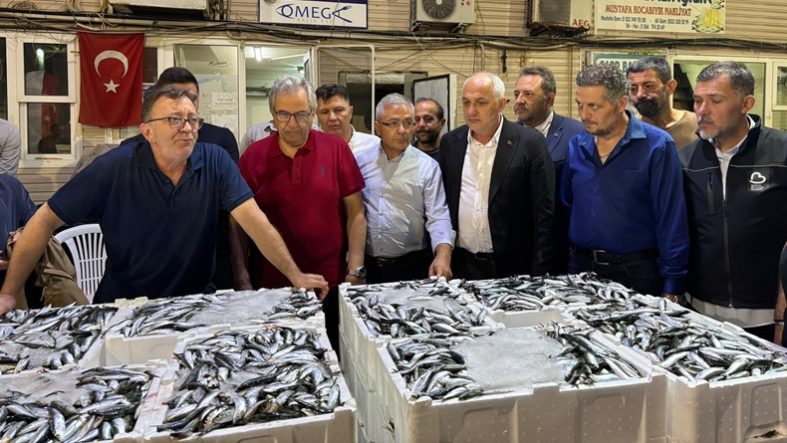 Balıkesir'de balık sezonu ilk mezatla açıldı