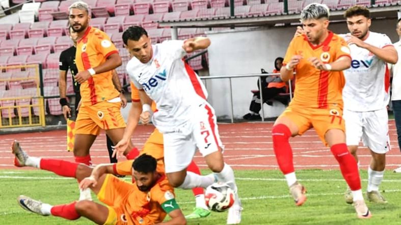 Balıkesirspor sahasında oynadığı maçta Tire 2021'e 1-2 yenildi