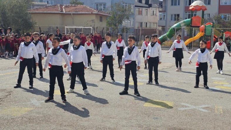 Bandırma’da İlköğretim haftası coşkuyla kutlandı