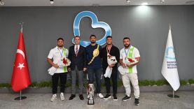 Başpehlivan Enes Doğan’a davullu zurnalı karşılama