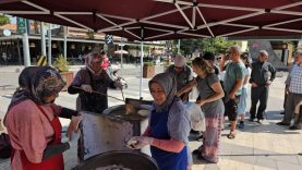 Balıkesir’de bitmeyen depremlere karşı halk lokma döktürdü