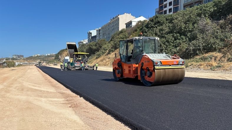Büyükşehir, yıllardır hizmet bekleyen yolları asfaltla buluşturuyor