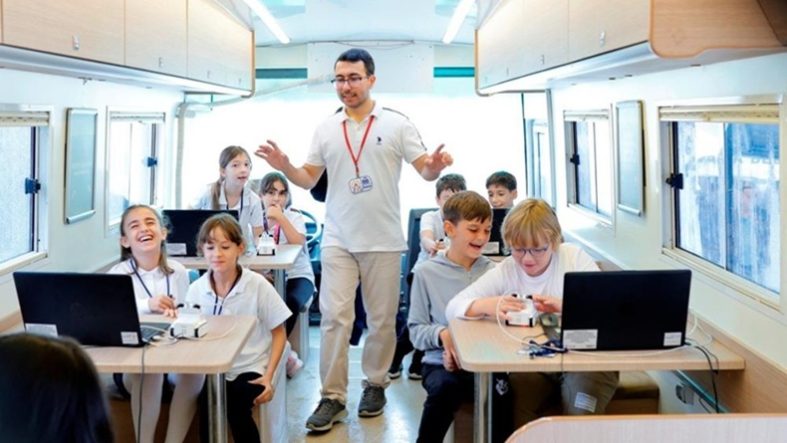 DenizTemiz TURMEPA Mavi Nefes Eğitim Otobüsü Ayvalık'ta